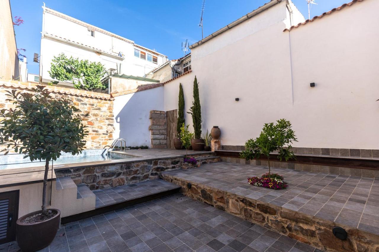 Apartamentos Turisticos De La Bernarda Caceres Luaran gambar
