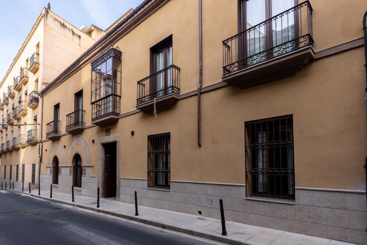 Apartamentos Turisticos De La Bernarda Caceres Luaran gambar