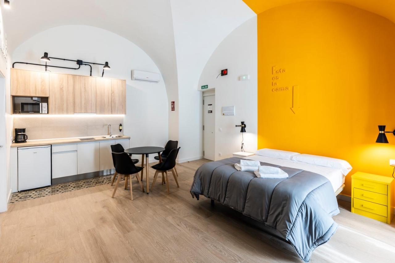 Apartamentos Turisticos De La Bernarda Caceres Luaran gambar