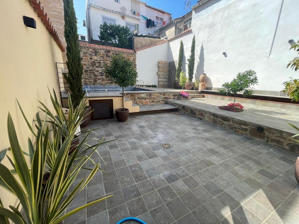 Apartamentos Turisticos De La Bernarda Caceres Luaran gambar