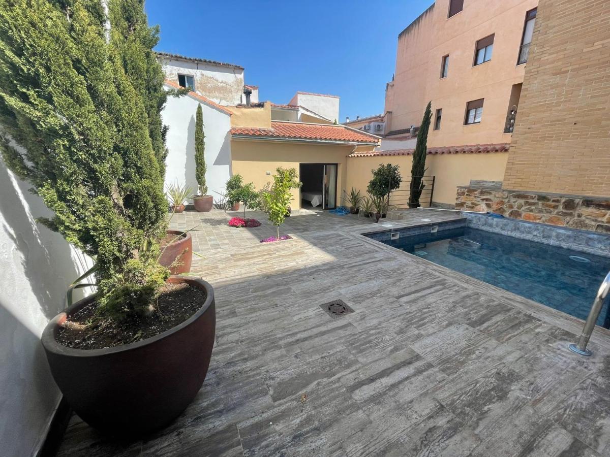 Apartamentos Turisticos De La Bernarda Caceres Luaran gambar